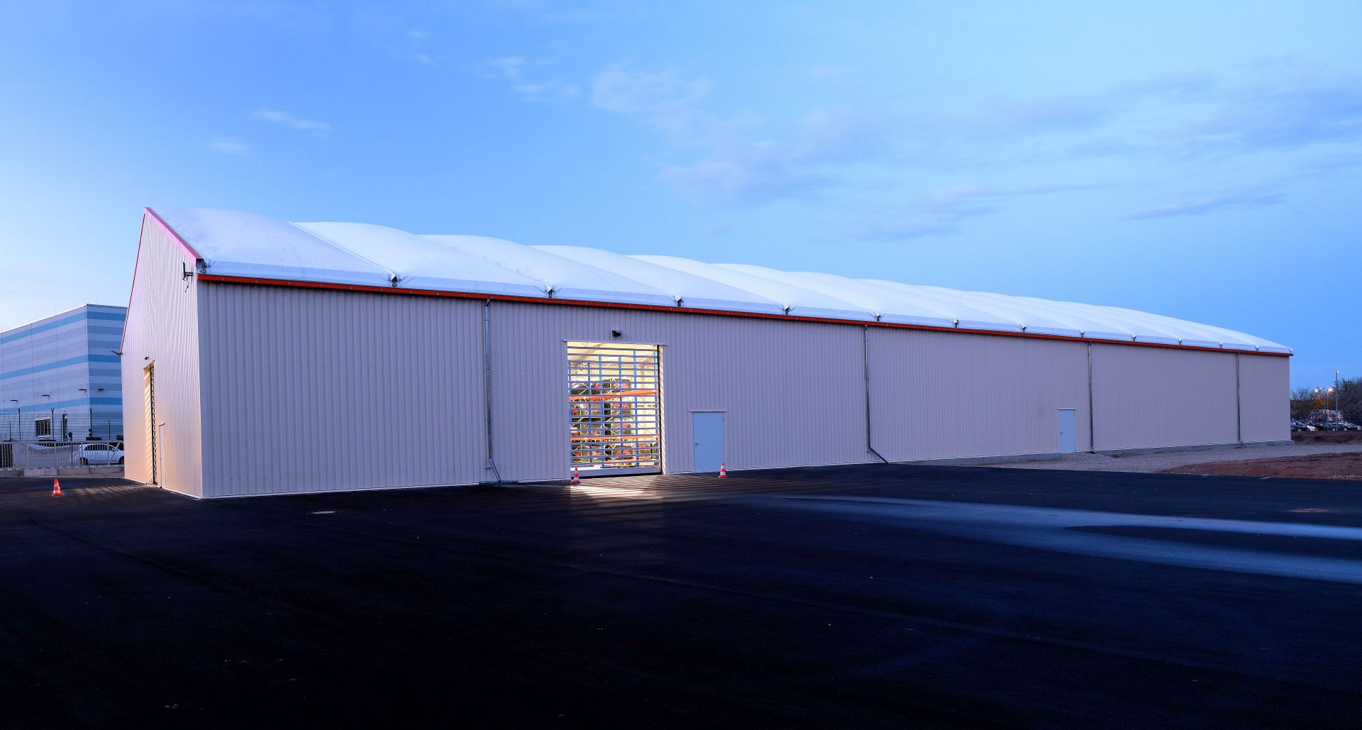 Neue Lagerhalle Suroflex